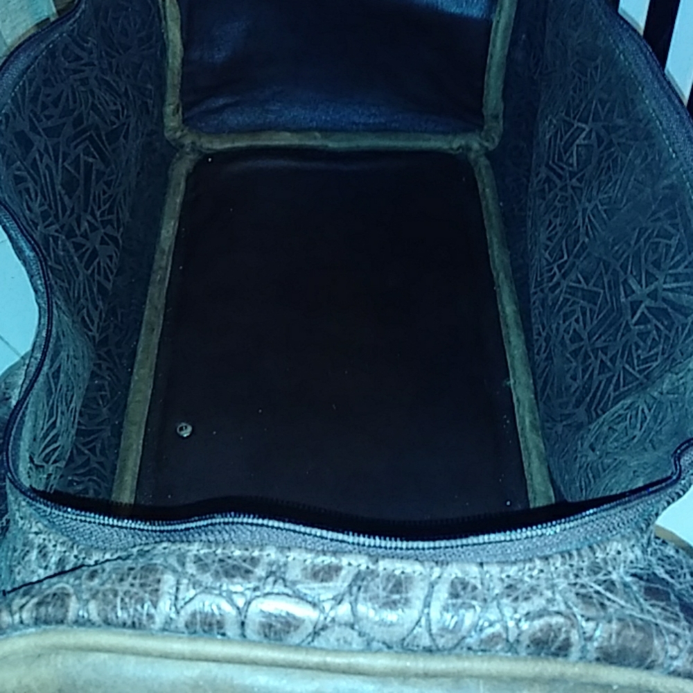 HUGE (carry-on) Gorgeous Gator / Crocodile Bag! - Picture 3 of 3